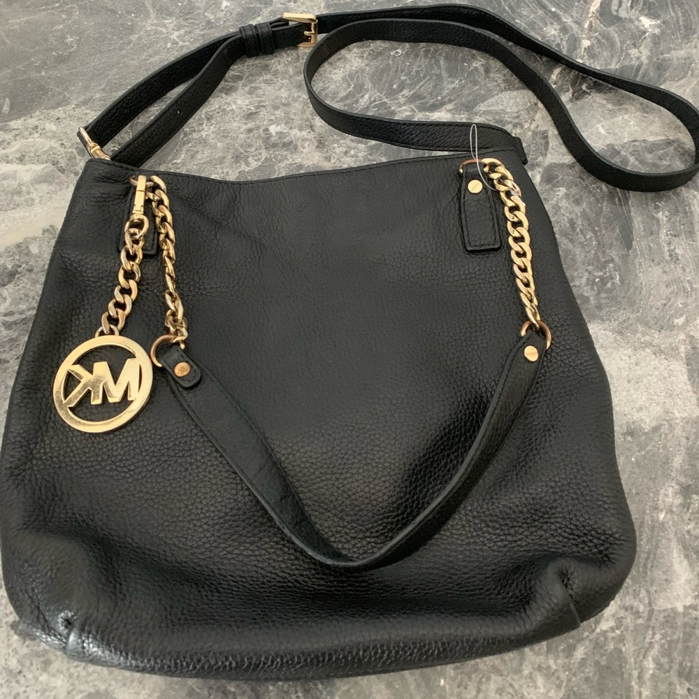 Authentic Michael Kors jet set crossbody black leather purse/ hand bags